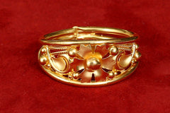 Exquisite 18kt Gold Ring